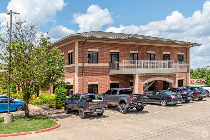 1803 Phyllis St, Bentonville, AR to rent - Building Photo - Image 2 of 8