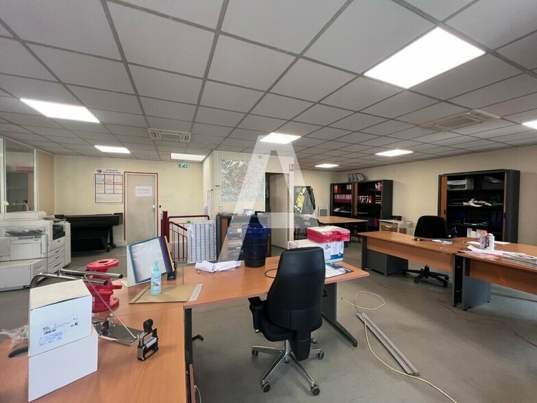 19-21 Rue Auguste Perret, Villejuif to rent - Interior Photo - Image 2 of 5