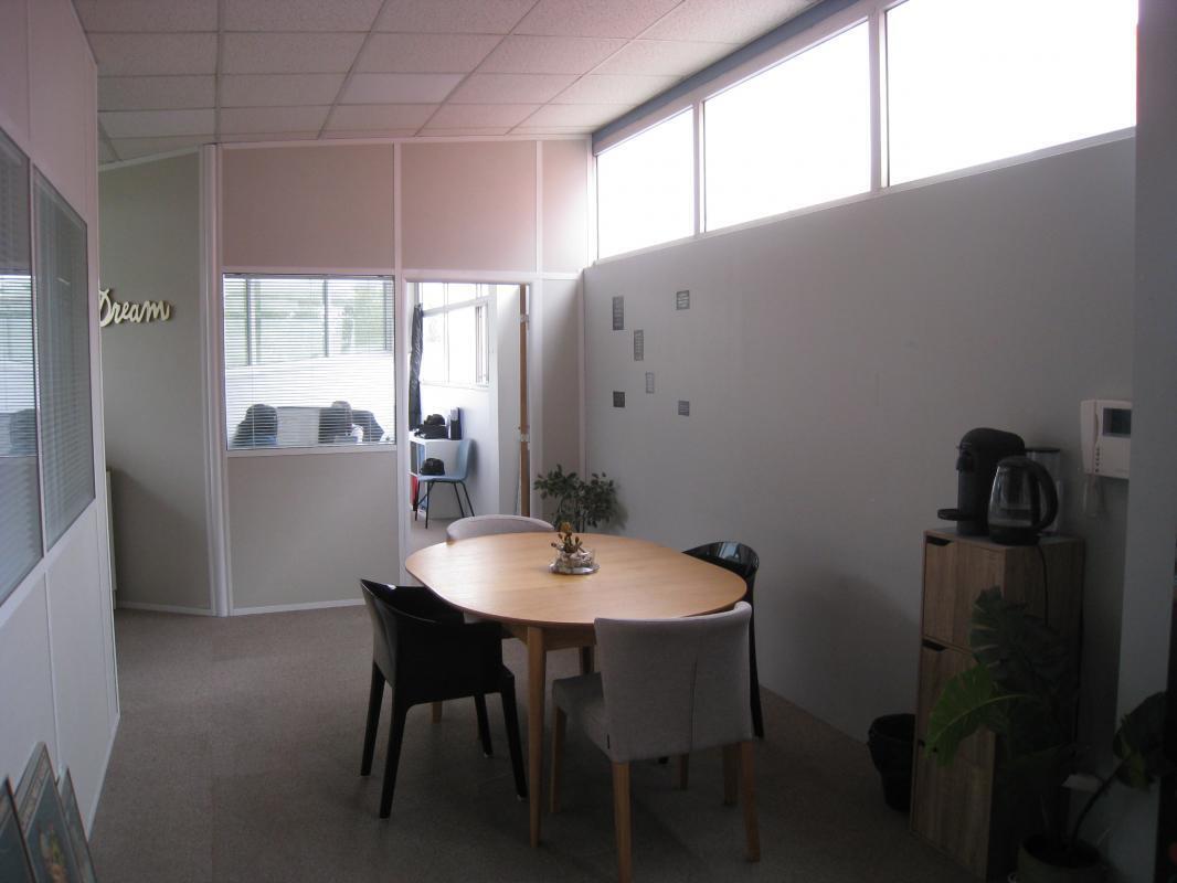 Office in Gémenos to rent Interior Photo- Image 1 of 6
