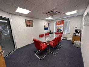 28 Glaisdale Drive, Nottingham to rent Interior Photo- Image 2 of 4