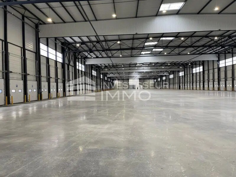 Light Industrial in Tournan-en-Brie to rent Building Photo- Image 1 of 6