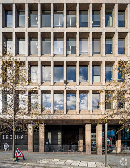 22-30 Dukes Pl, London to rent - Building Photo - Image 3 of 6