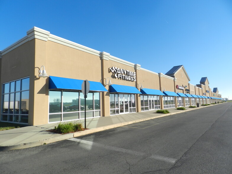 301 Towne Center Blvd, Van Wert, OH for rent - Building Photo - Image 1 of 2