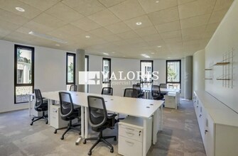 Office in Limonest to rent Interior Photo- Image 1 of 6