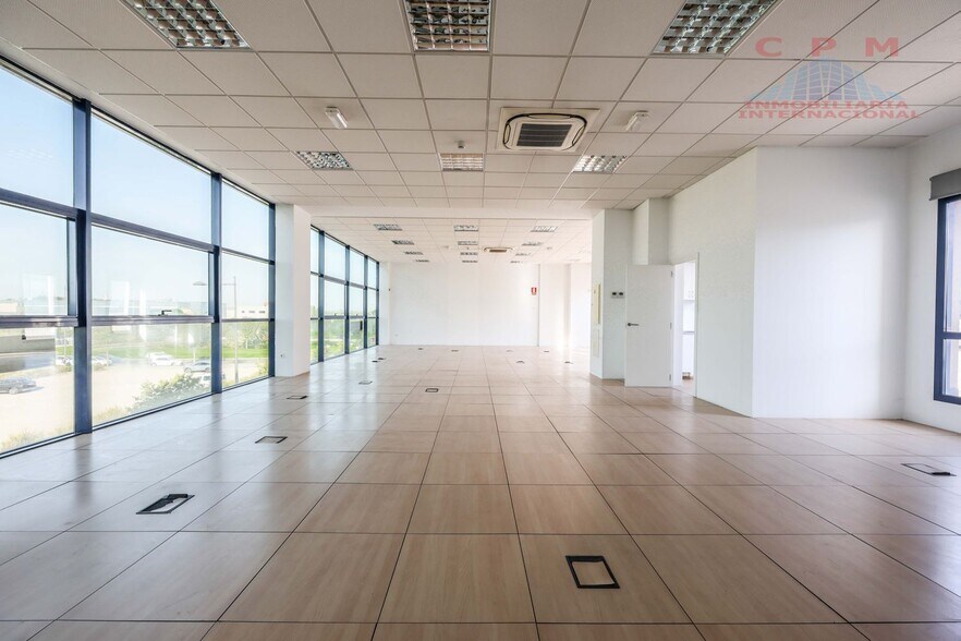 Office in Getafe, Madrid for sale - Interior Photo - Image 2 of 2