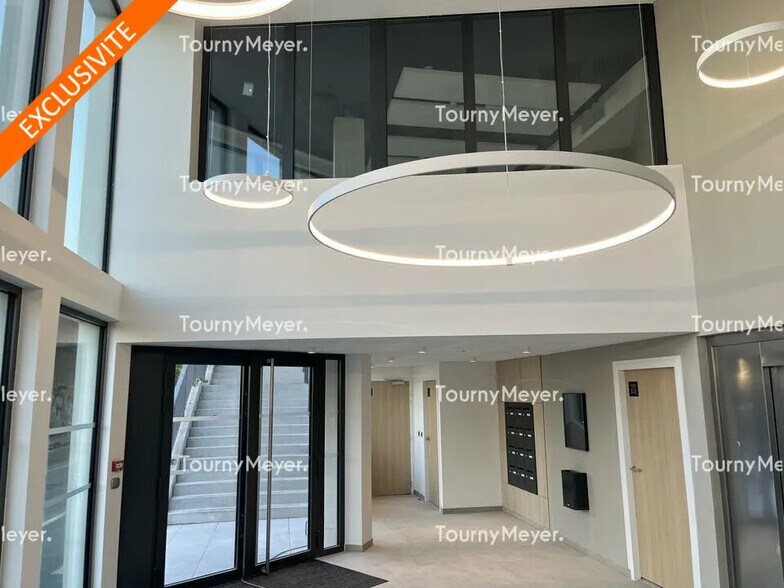 Office in Bordeaux to rent - Lobby - Image 3 of 8
