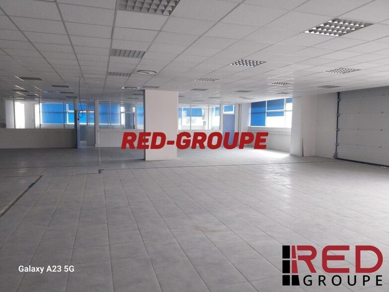 Industrial in Marseille to rent - Interior Photo - Image 2 of 4