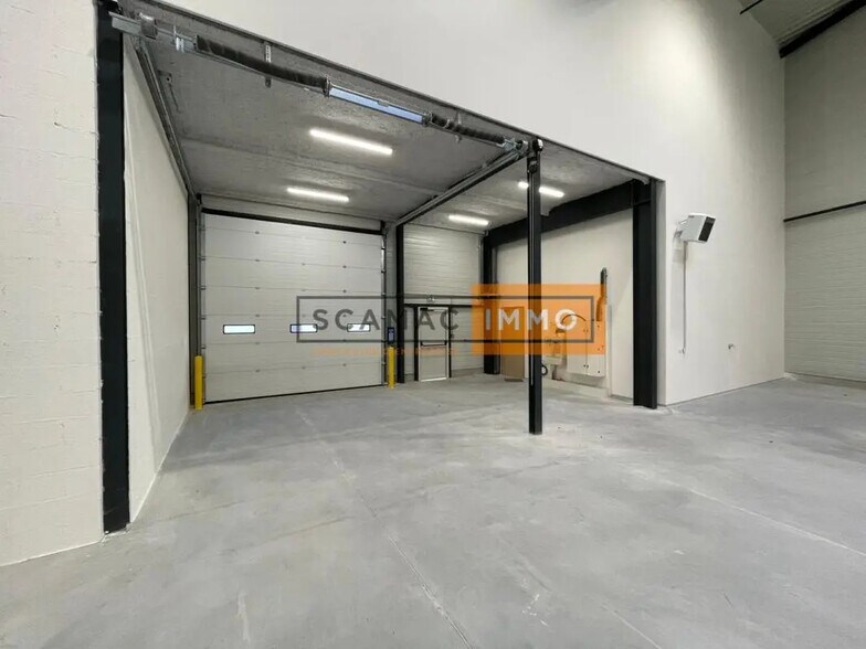 Industrial in Osny to rent - Interior Photo - Image 2 of 6