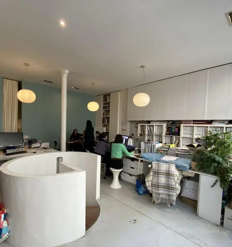 Retail in Paris to rent Interior Photo- Image 1 of 4
