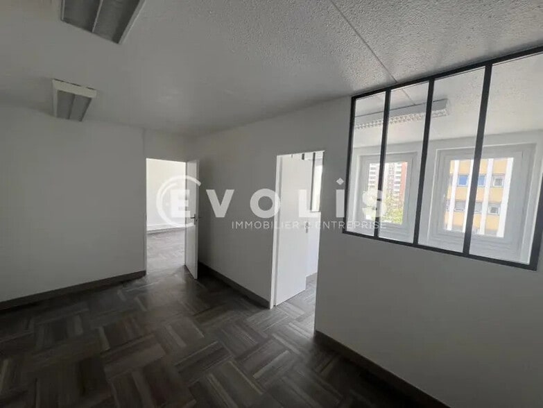 1 Voie Felix Eboue, Créteil to rent - Interior Photo - Image 3 of 16