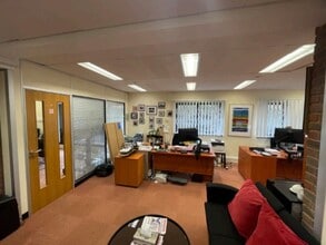 2401 Stratford Rd, Hockley Heath to rent Interior Photo- Image 2 of 3