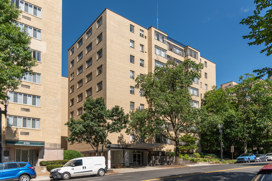 2712 Wisconsin Ave NW, Washington, DC for sale - Building Photo - Image 1 of 29