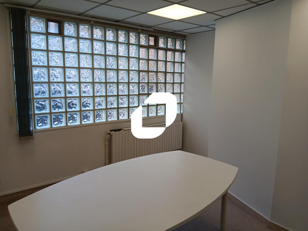 Office in Le Raincy to rent Interior Photo- Image 1 of 7