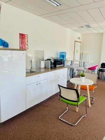 Office in Massy to rent - Interior Photo - Image 3 of 5