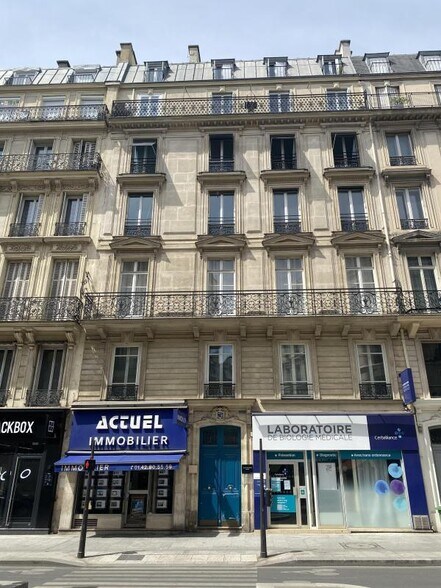 Retail in Paris to rent - Building Photo - Image 1 of 6