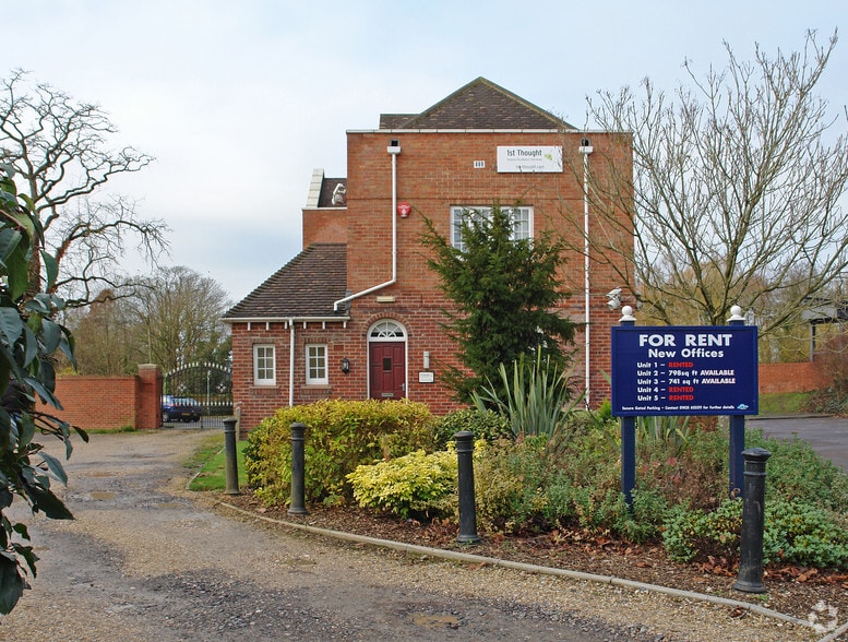 Market Pl, Ringwood to rent - Building Photo - Image 2 of 2