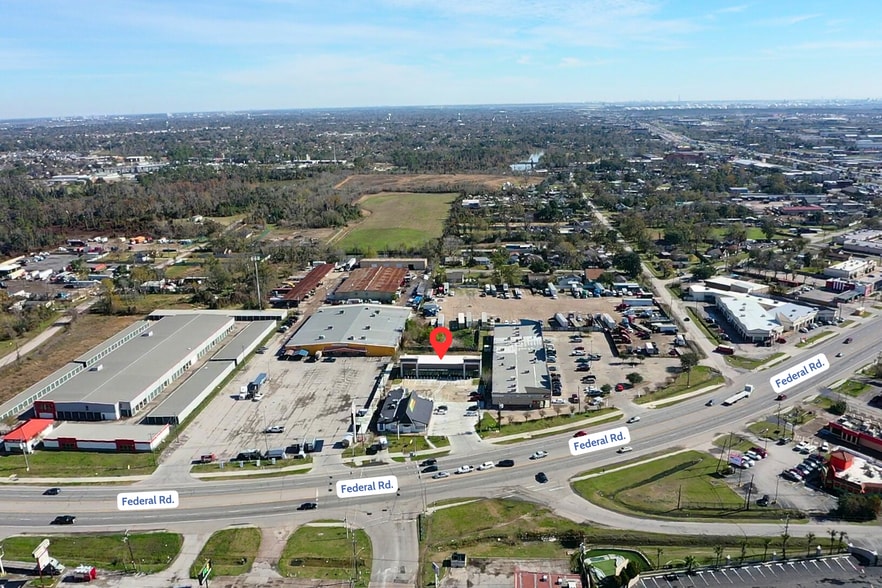 851 Federal Rd, Houston, TX to rent - Building Photo - Image 2 of 10