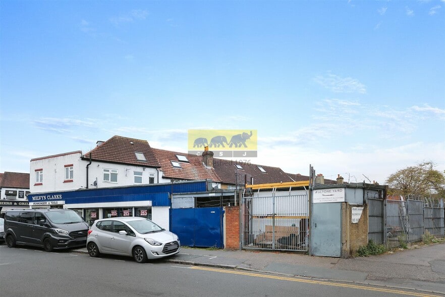 38 Green Wrythe Ln, Carshalton to rent - Building Photo - Image 3 of 3