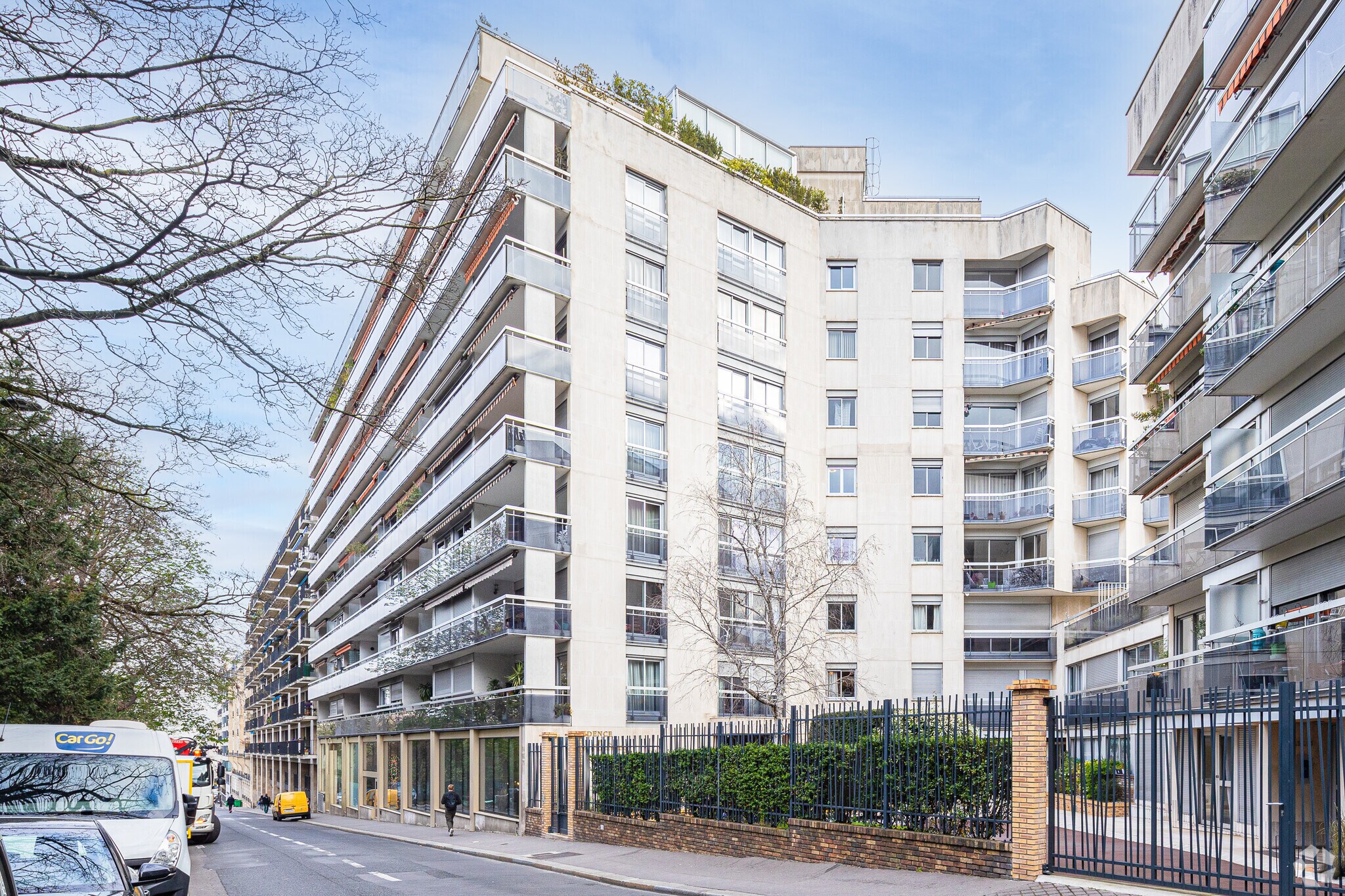 Office in Paris for sale Primary Photo- Image 1 of 19
