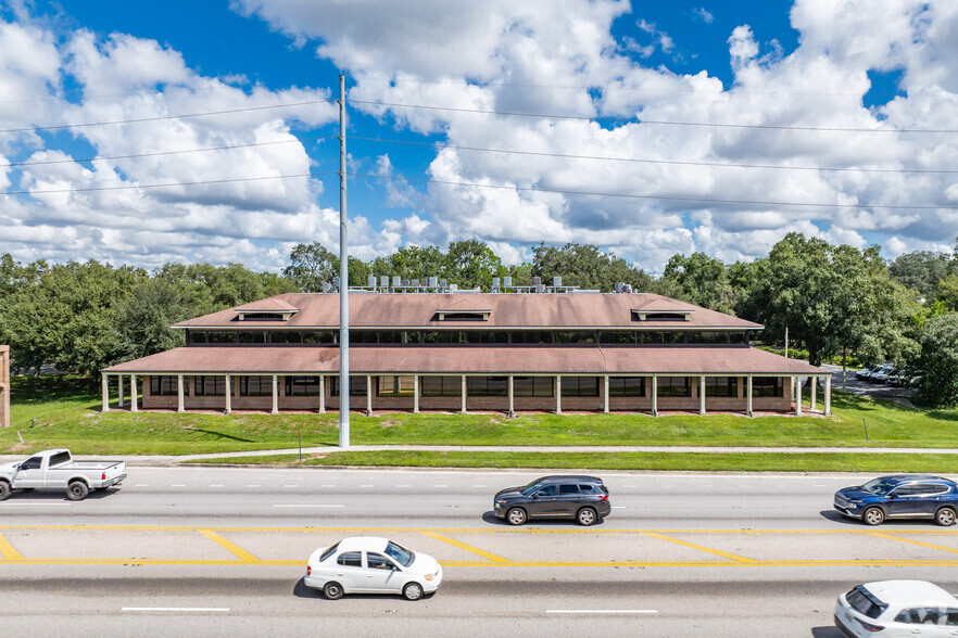 2701 W Busch Blvd, Tampa, FL for rent - Building Photo - Image 1 of 9