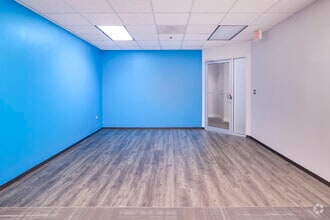 8609 Westwood Center Dr, Vienna, VA to rent Interior Photo- Image 2 of 12