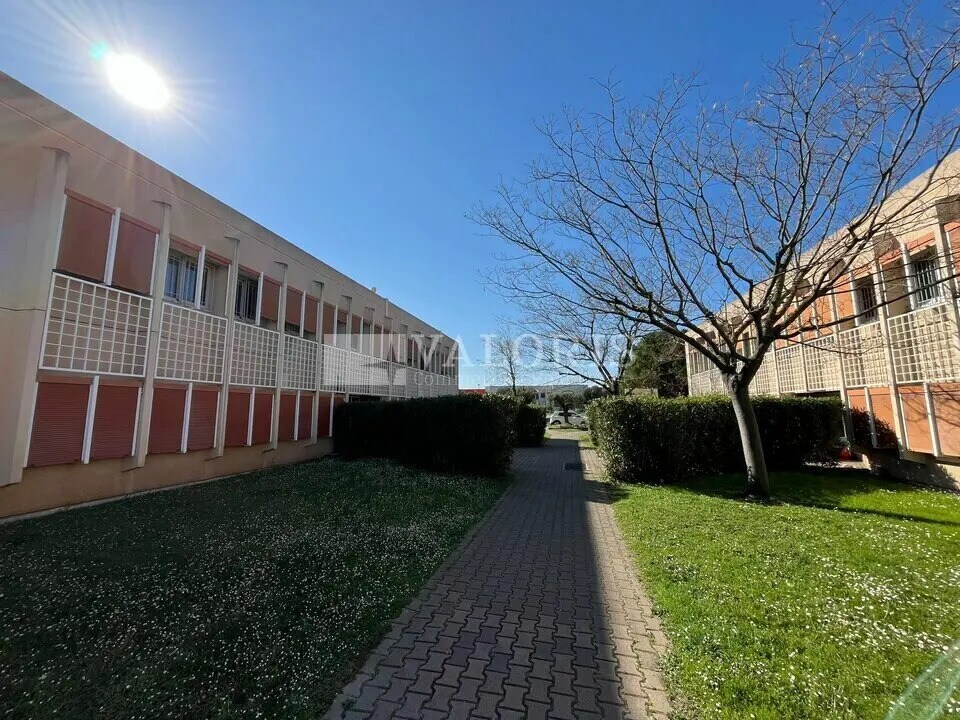 Office in Vitrolles to rent Primary Photo- Image 1 of 10