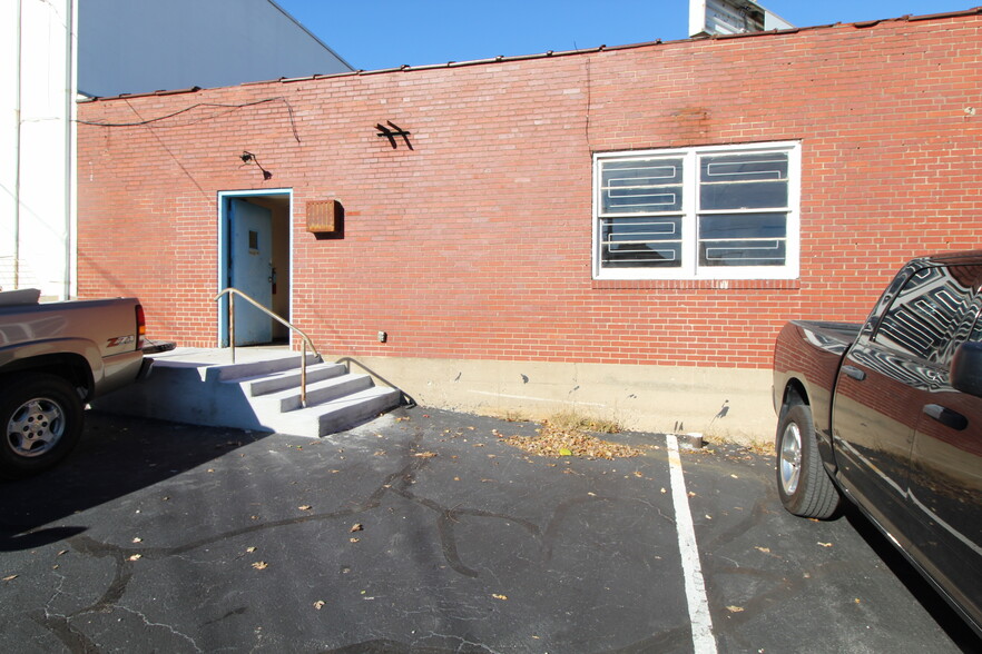 151 E Lexington Ave, Independence, MO for sale - Building Photo - Image 3 of 6