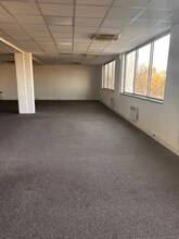 Office in Villejuif to rent Interior Photo- Image 2 of 3