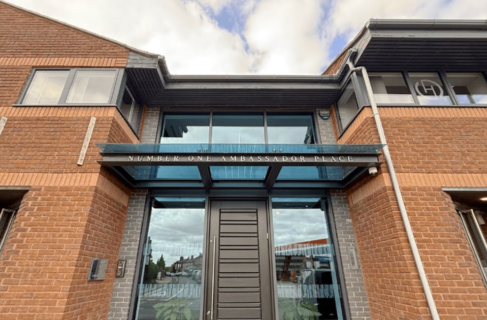 Stockport Rd, Altrincham to rent Primary Photo- Image 1 of 3