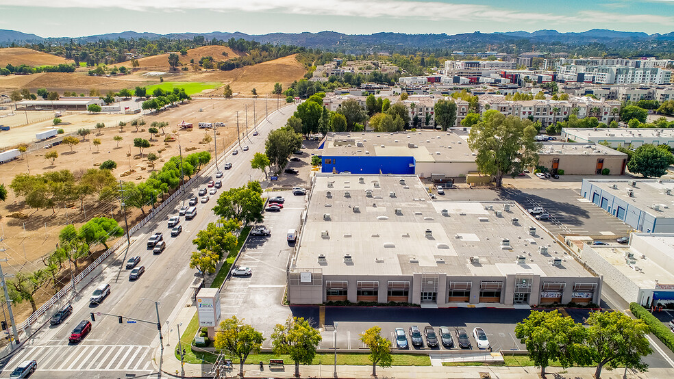 20900 Victory Blvd, Woodland Hills, CA for rent - Aerial - Image 2 of 8