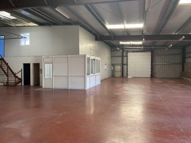Location Local d'activités 742 m²
