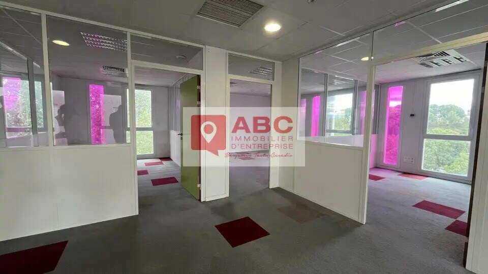 Location Bureaux 211 m² - Photo 1