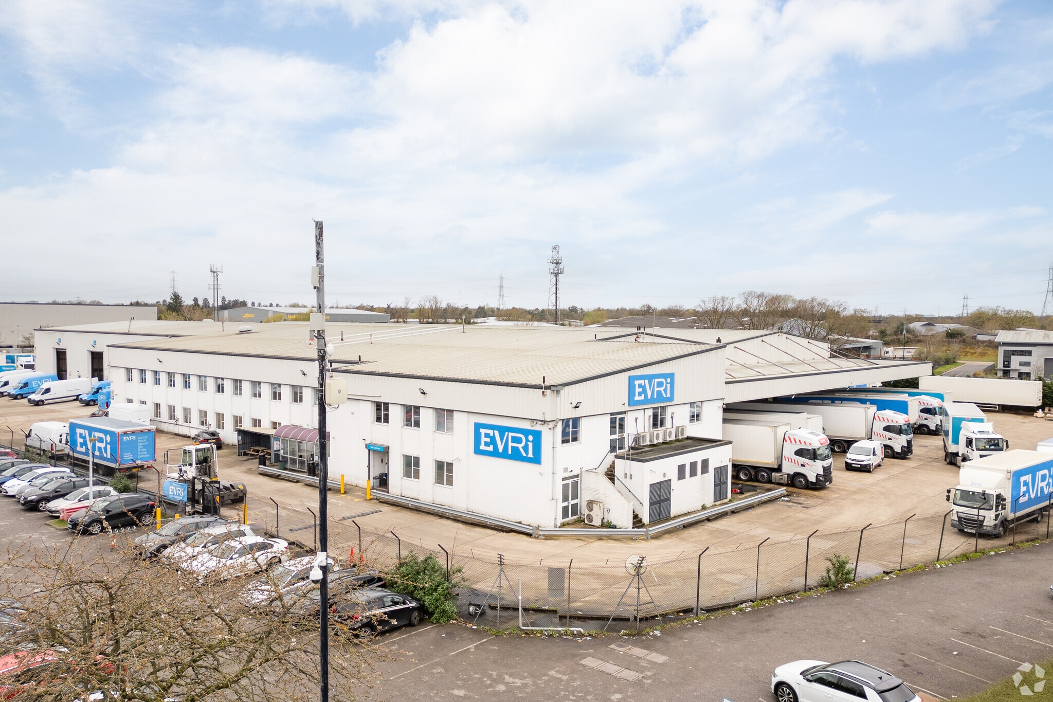 8 Sopwith Dr, Weybridge for sale Primary Photo- Image 1 of 1