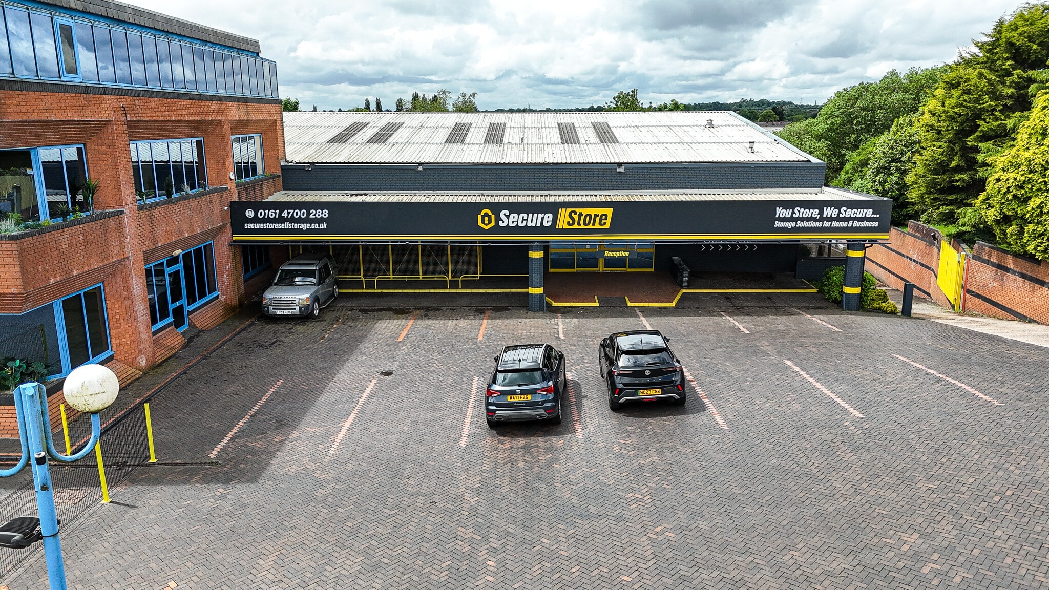 574 Manchester Rd, Bury to rent Interior Photo- Image 1 of 18