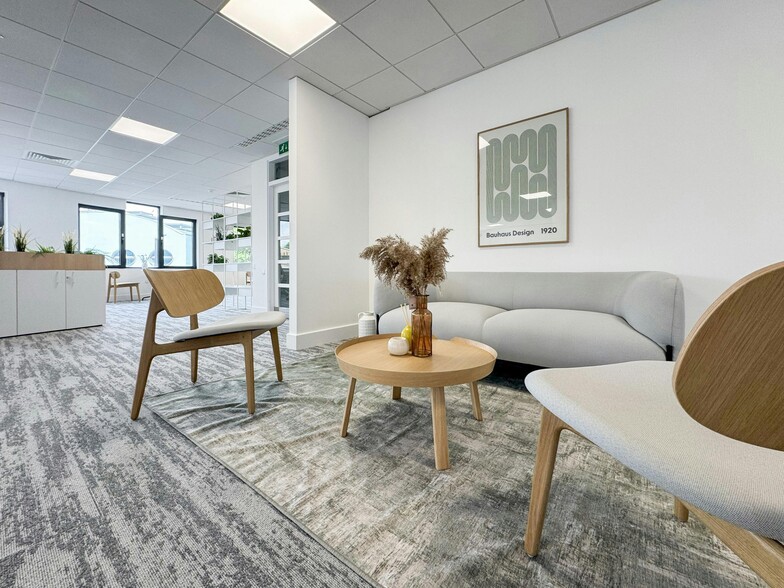 593-599 Fulham Rd, London to rent - Interior Photo - Image 3 of 35