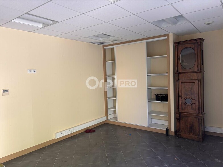 Office in Avignon for sale - Interior Photo - Image 1 of 4