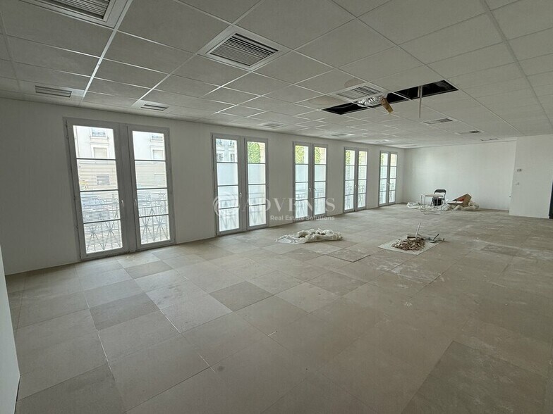 Office in Chessy to rent - Interior Photo - Image 1 of 6