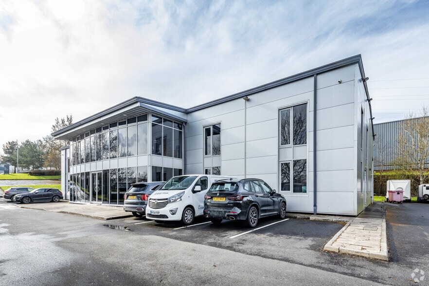 Bridgewater Clos, Burnley to rent - Building Photo - Image 2 of 3