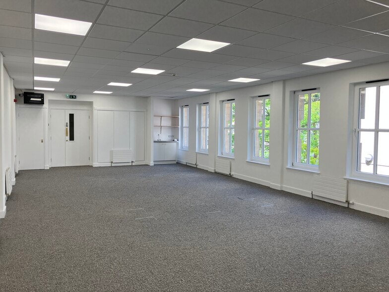 25 Union St, Edinburgh to rent - Interior Photo - Image 3 of 6