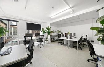 3-9 Creekside, London to rent Interior Photo- Image 2 of 4