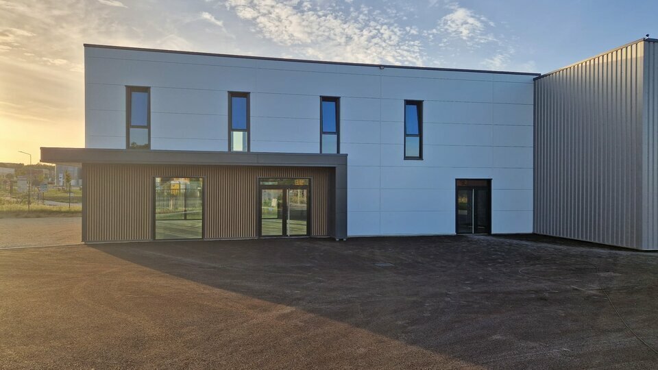 Office in Vaulx-Milieu to rent - Building Photo - Image 2 of 3