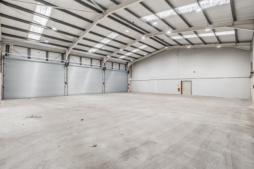 70 South Road, Hailsham, East Sussex portfolio of 4 properties for sale on LoopNet.co.uk - Interior Photo - Image 2 of 6