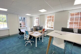 26 Market Sq, Westerham to rent Interior Photo- Image 2 of 5