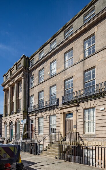 32 Hamilton Sq, Birkenhead for sale - Primary Photo - Image 1 of 1