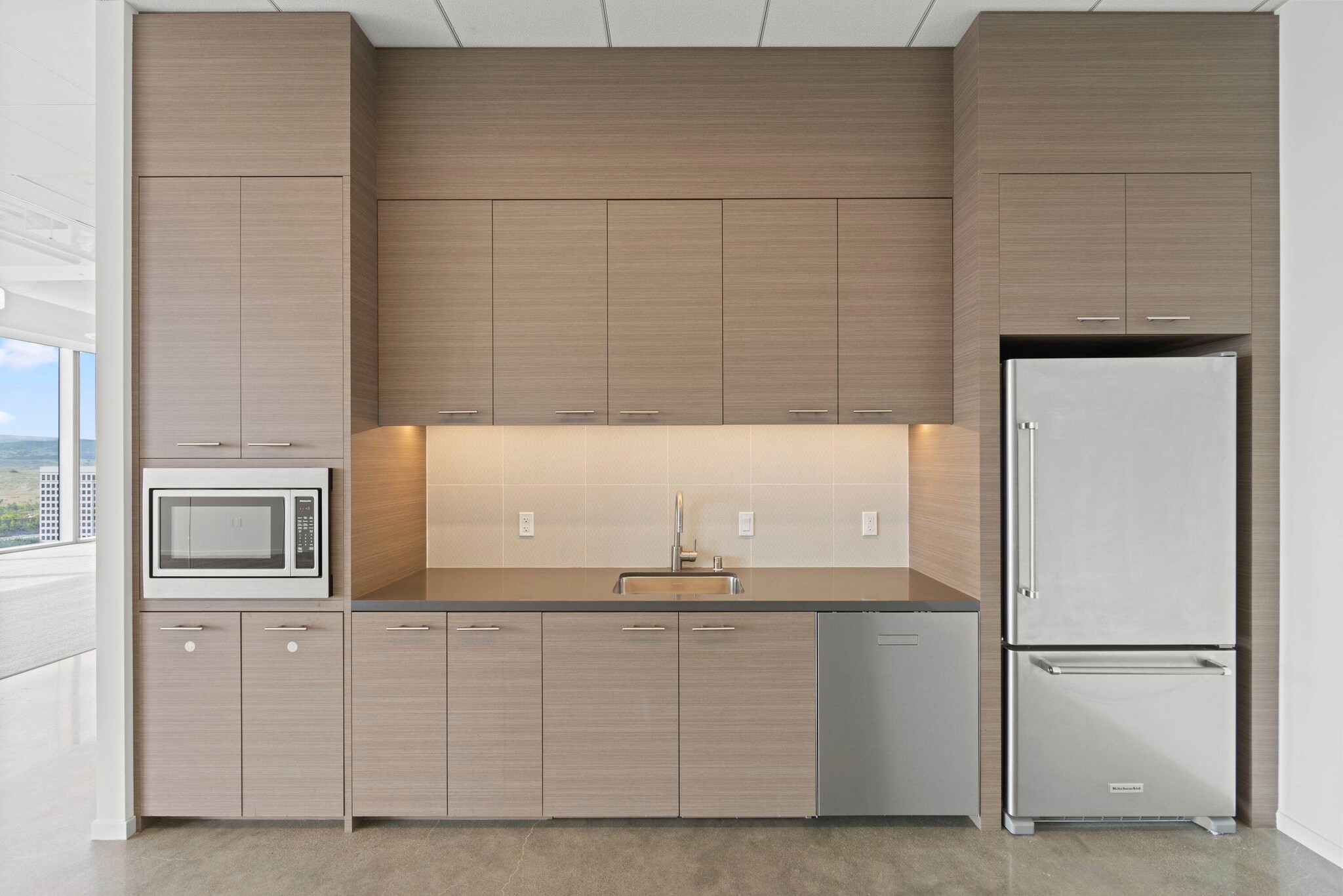 400 Spectrum Center Dr, Irvine, CA to rent Interior Photo- Image 1 of 5