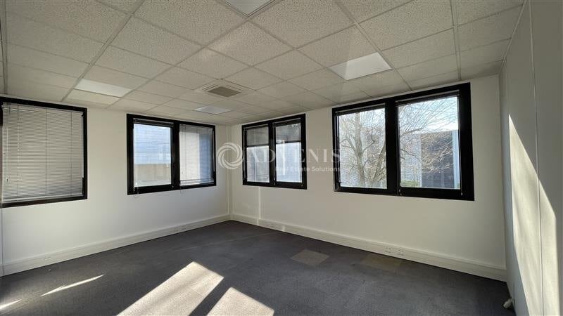 Office in Croissy-Beaubourg to rent - Interior Photo - Image 2 of 10