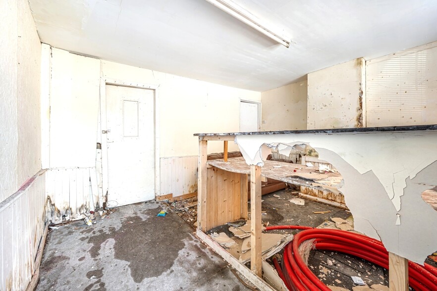 136 Watson Rd, Blackpool for sale - Interior Photo - Image 3 of 7