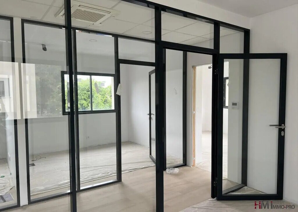 Location Bureaux 100 m² - Photo 1