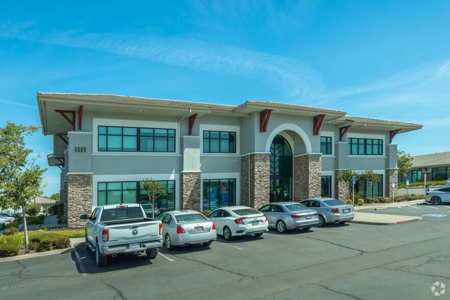 Sierra Vista Office Park portfolio of 3 properties for sale on LoopNet.co.uk - Primary Photo - Image 2 of 5