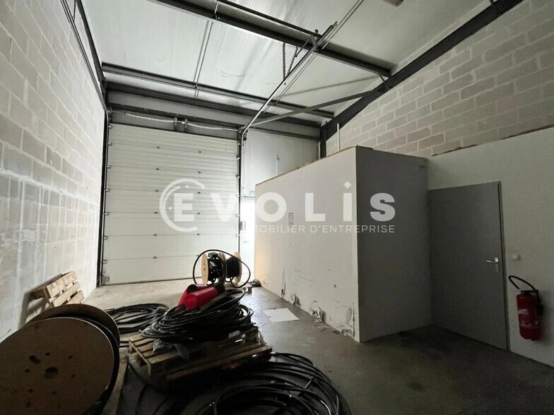 Office in Le Haillan to rent - Building Photo - Image 2 of 11